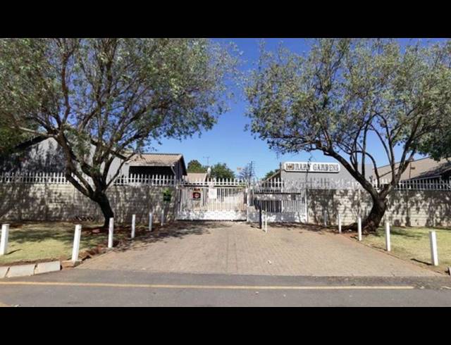 3 BEDROOM SIMPLEX FOR SALE IN KLOPPERPARK